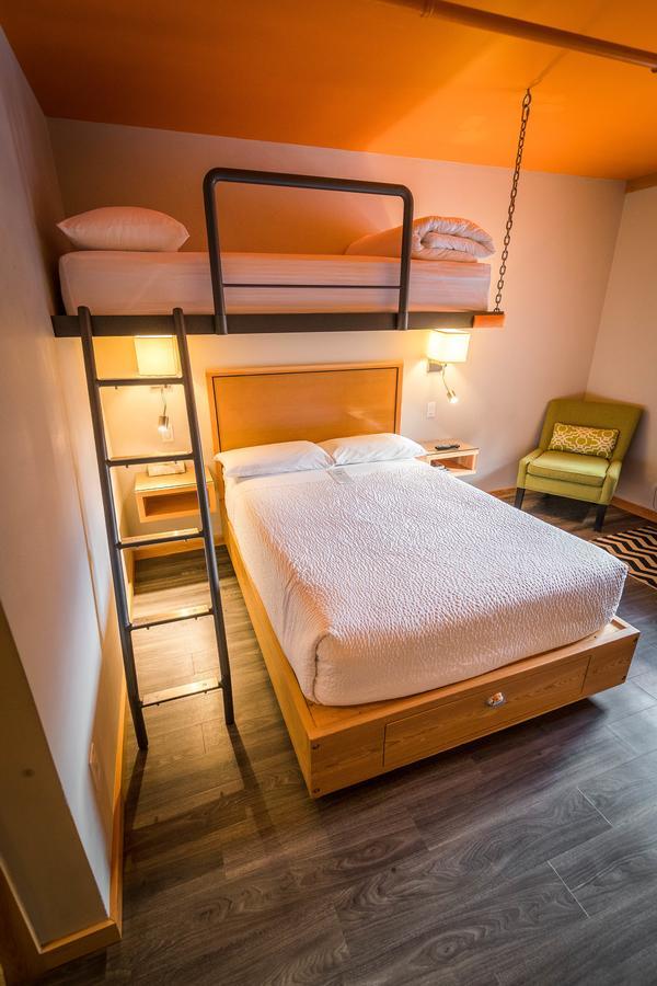 Hotel Adventure Nelson